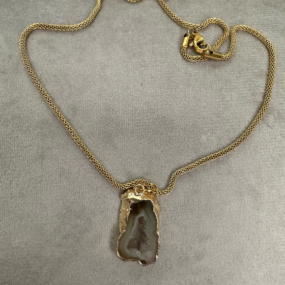 Mini druzy pendant 18k gold stainless steel mesh chain. Beautiful mini druzy - Picture 3 of 10